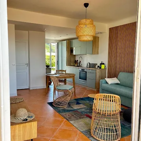 Almanarre Plage, Beach House *